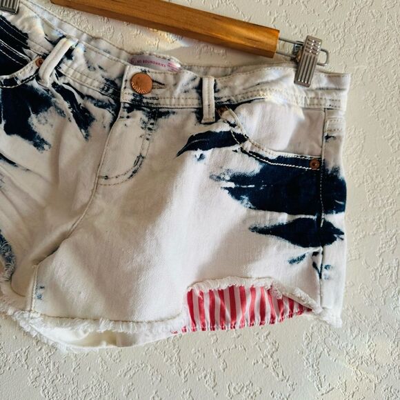 No Boundaries | acid washed jean shorts with red and white stripe pockets | 9 - Picture 9 of 11